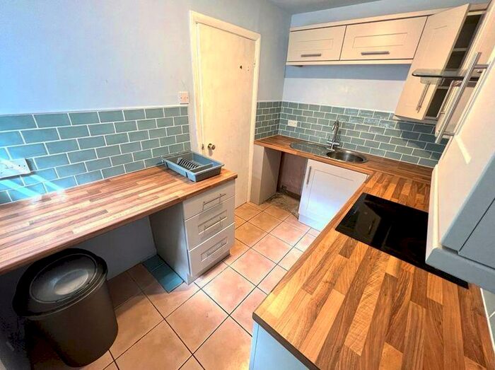 1 Bedroom Flat To Rent In Nevile Court, Salford, M7