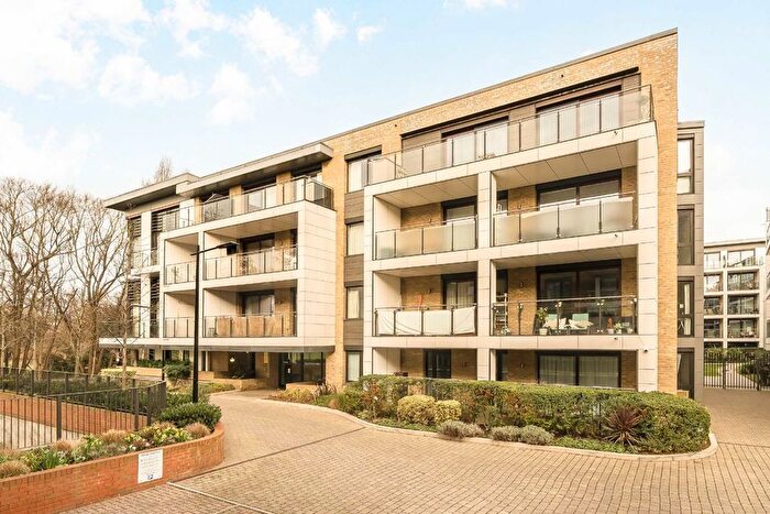 1 Bedroom Flat To Rent In Knaresborough Drive, Earlsfield, SW18