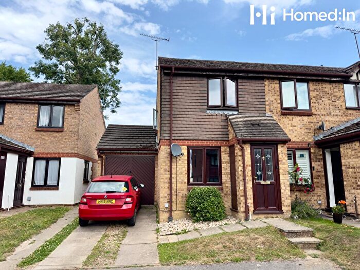 2 Bedroom End Of Terrace House For Sale In Dover Close, RH13