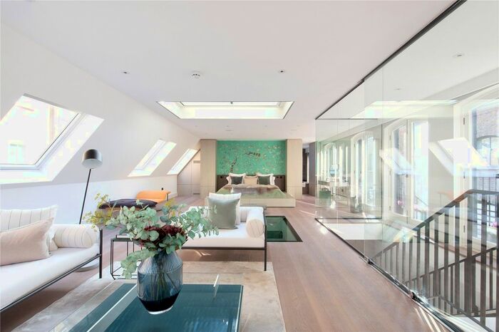 3 Bedroom Detached House To Rent In Powis Mews, Notting Hill, W11