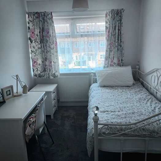 4 Bedroom Semi-Detached House To Rent In Malvern Close, Mitcham, CR4