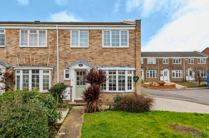 3 Bedroom End Of Terrace House To Rent In Sandalwood, Guildford, GU2