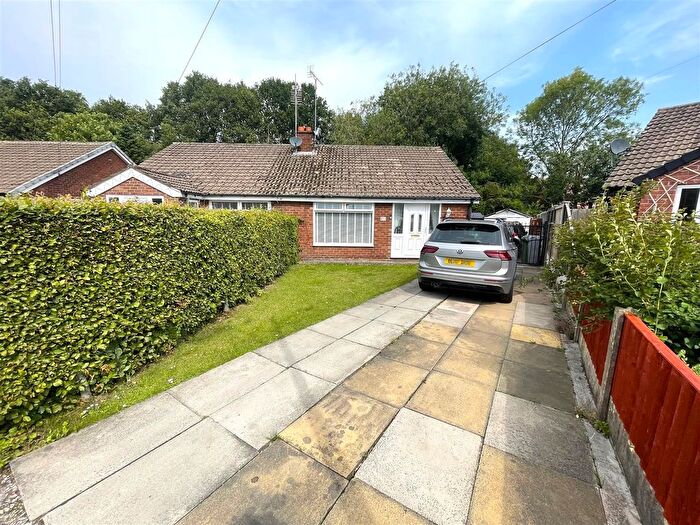3 Bedroom Semi-detached Bungalow For Sale In Thirlmere Road, Partington, Manchester, M31