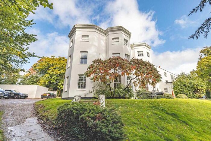 2 Bedroom Apartment For Sale In Hill Farm Road, Taplow, SL6