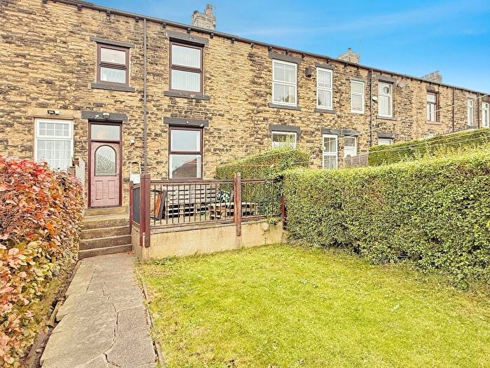 3 Bedroom Terraced House For Sale In Occupation Lane, Pudsey, Leeds, LS28