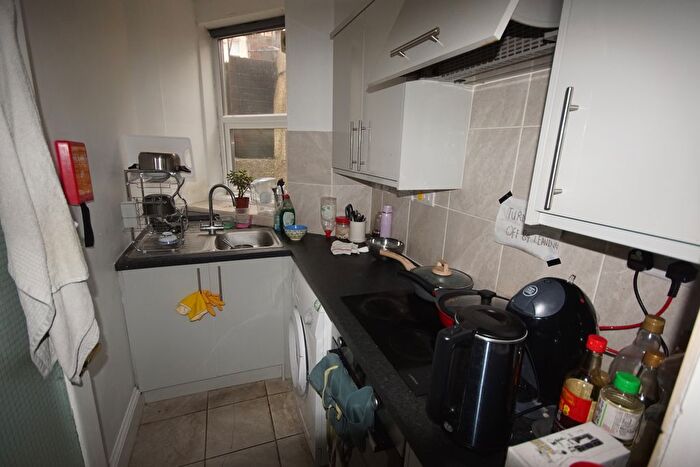 2 Bedroom Flat To Rent In Cotham Vale, Bristol, BS6