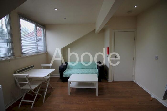 2 Bedroom Flat To Rent In - Moorland Avenue, Leeds, West Yorkshire, LS6