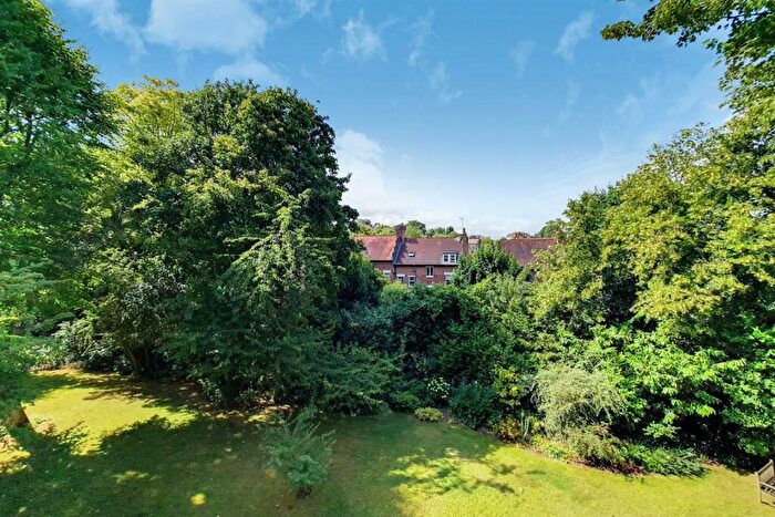 1 Bedroom Flat To Rent In Crescent Road, Crouch End, London, N8