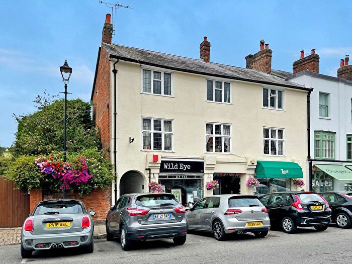 2 Bedroom Flat To Rent In High Street, Old Amersham, Old Amersham, HP7