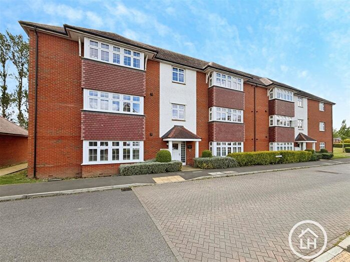 2 Bedroom Flat For Sale In Bramling Way, Rainham, Gillingham, ME8