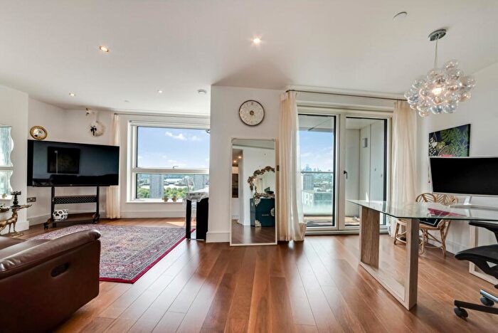 3 Bedroom Apartment For Sale In Duckman Tower, Lincoln Plaza, Canary Wharf, London, E14