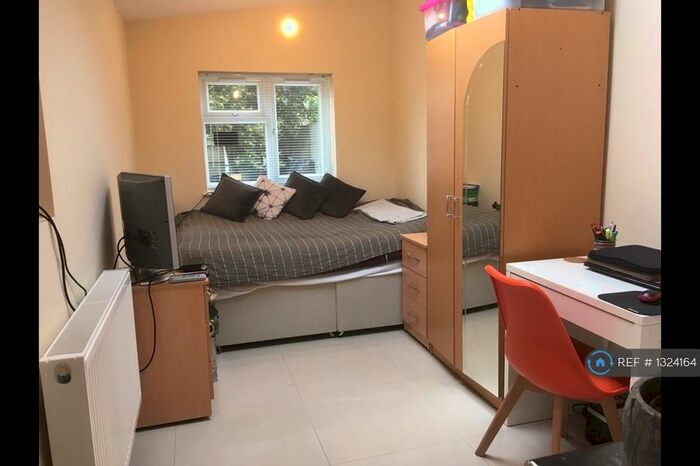 Studio To Rent In Poolsford Road, London, NW9