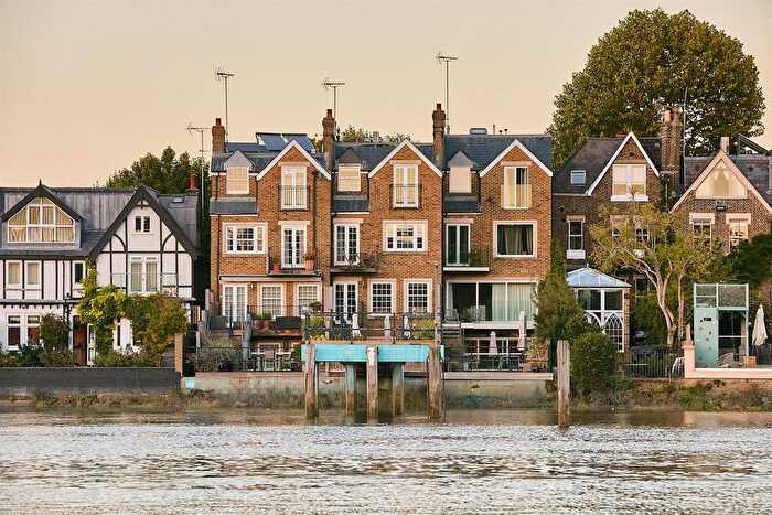5 Bedroom Town House To Rent In Grove Park Road, Chiswick, W4