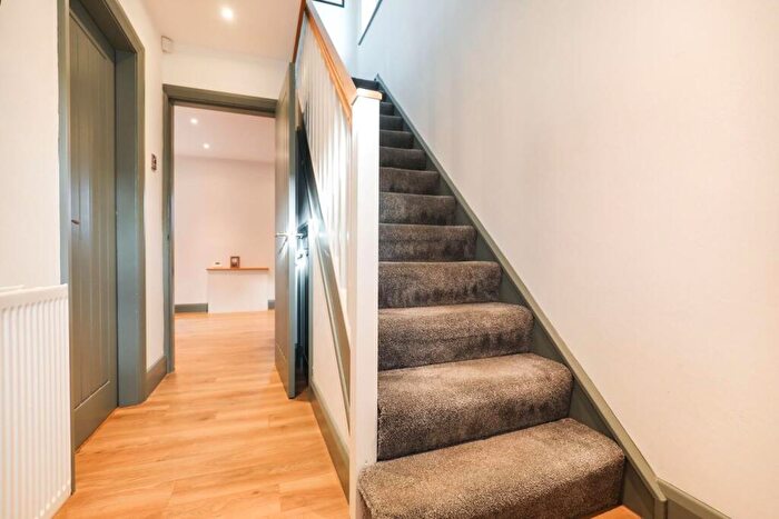 3 Bedroom End Of Terrace House For Sale In Durham Way, Harrogate, HG3