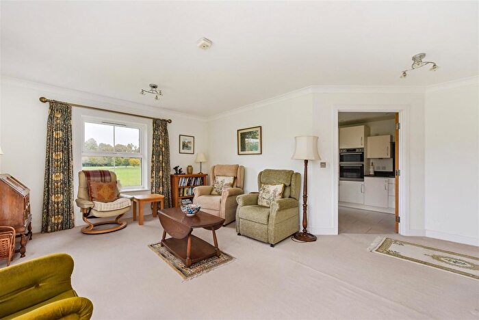 2 Bedroom Flat For Sale In Tudor Court, Liphook, GU30