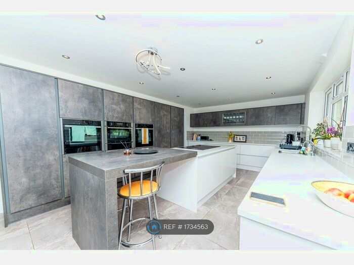 4 Bedroom Detached House To Rent In School Lane, Bushey, WD23