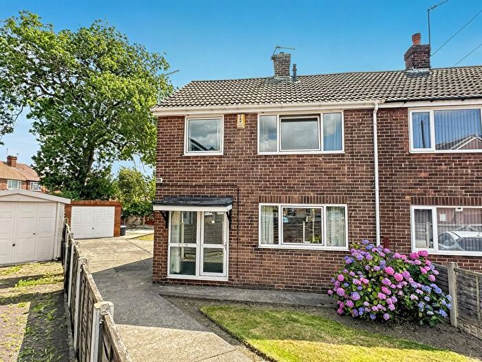 3 Bedroom Semi-Detached House For Sale In Wensley Drive, Pontefract, WF8