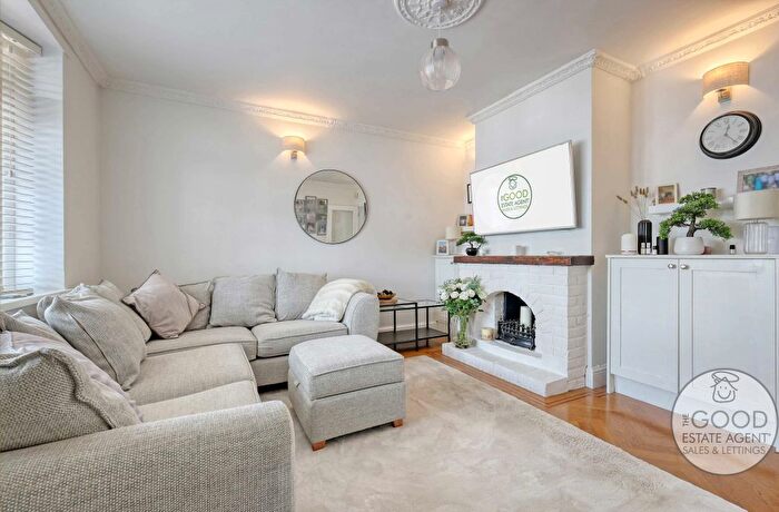 3 Bedroom Terraced House For Sale In Colebrook Lane, Loughton, IG10