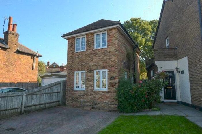 2 Bedroom Detached House To Rent In Walton-On-Thames, Surrey, KT12