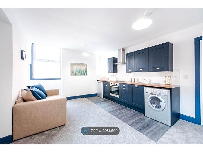 2 Bedroom Flat To Rent In Booth Street, Ashton-Under-Lyne, OL6