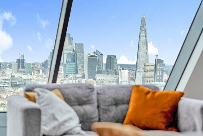 2 Bedroom Flat To Rent In Strata Building, Elephant And Castle, SE1