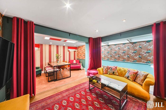 2 Bedroom Flat To Rent In Glazbury Road, London, W14