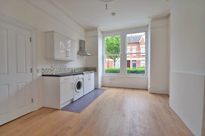 1 Bedroom Flat To Rent In Fairbridge Road, Archway, Islington, N19