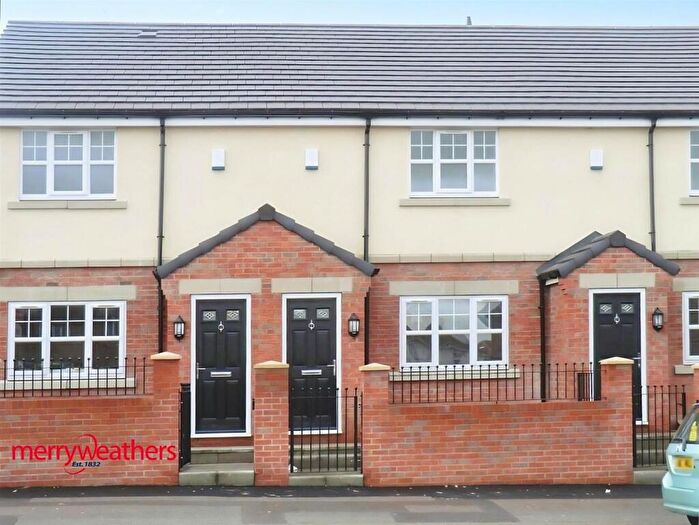 3 Bedroom Town House To Rent In Oakland Terrace, Edlington, Doncaster, DN12