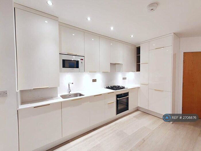 2 Bedroom Flat To Rent In Pettacre Close, London, SE28