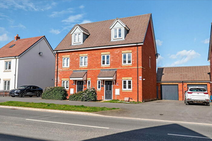 3 Bedroom Semi Detached House For Sale In Four Acre Drive, Wixams, MK45