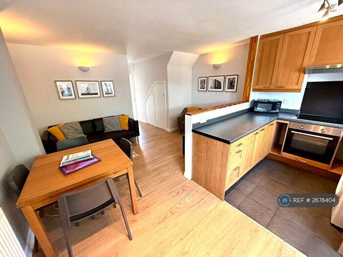 4 Bedroom End Of Terrace House To Rent In Lodge Road, Southampton, SO14