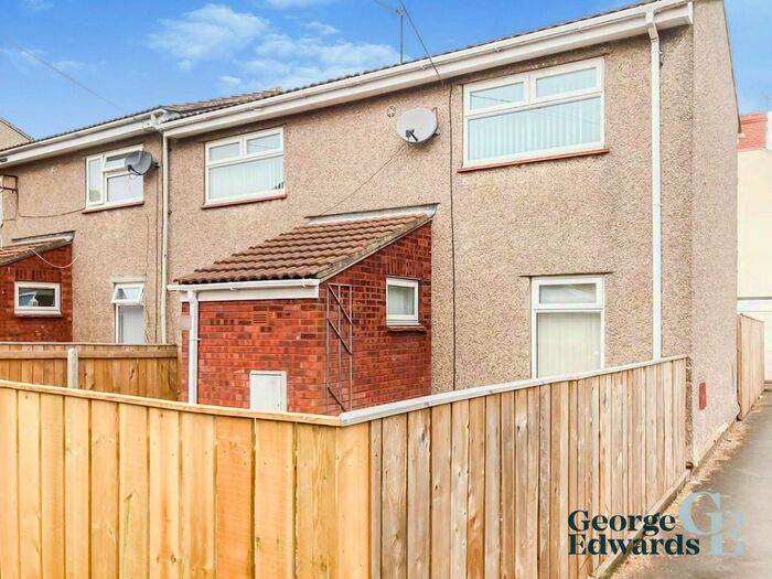 2 Bedroom Semi-Detached House To Rent In Redbourne Street, Hull, HU3