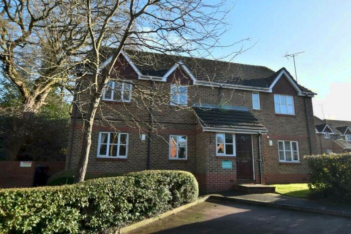 2 Bedroom Apartment To Rent In Groves Lea, Mortimer, Reading, Berkshire, RG7