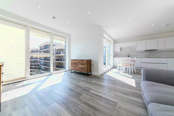 1 Bedroom Apartment To Rent In Pearl Building, - Camberwell Road, London, SE5