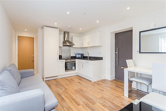 1 Bedroom Flat To Rent In Ashlar Court, Ravenscourt Gardens, W6