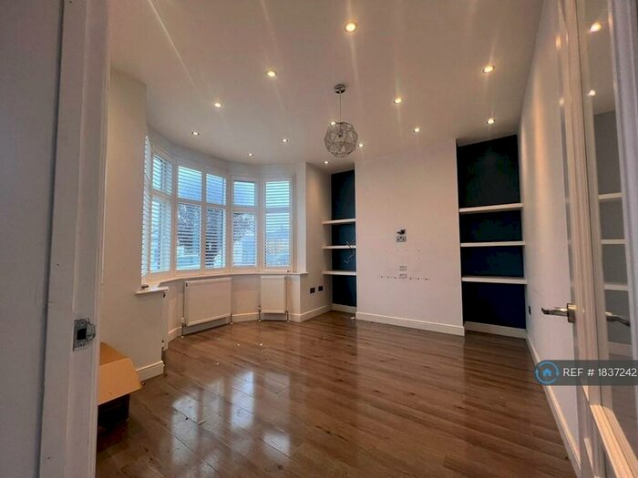 5 Bedroom Terraced House To Rent In Redbridge Lane East, Ilford, IG4