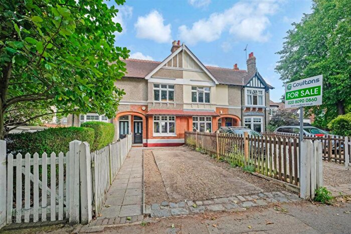 3 Bedroom Terraced House For Sale In The Green, North Chingford, E4