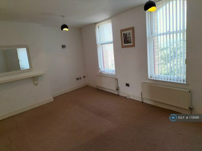 2 Bedroom Maisonette To Rent In The Crescent, St Annes, FY8