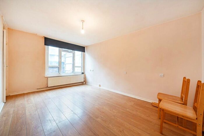1 Bedroom Flat For Sale In Mowatt Close, Upper Holloway, N19