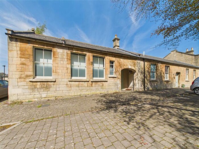 2 Bedroom End Of Terrace House To Rent In Kempthorne Lane, Bath, Somerset, BA2
