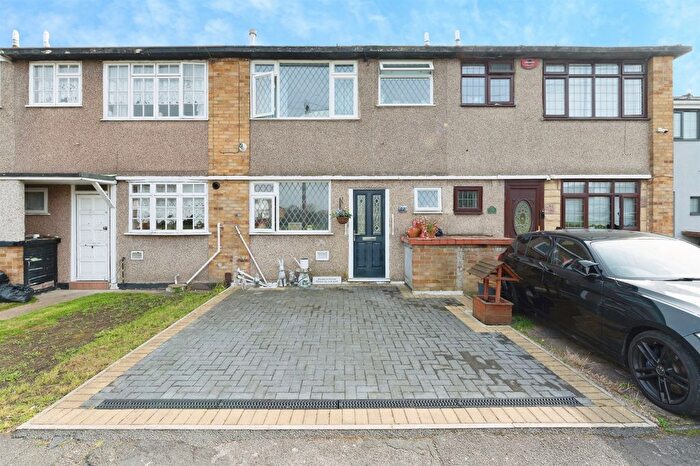 3 Bedroom Terraced House For Sale In Blake Close, Rainham, RM13