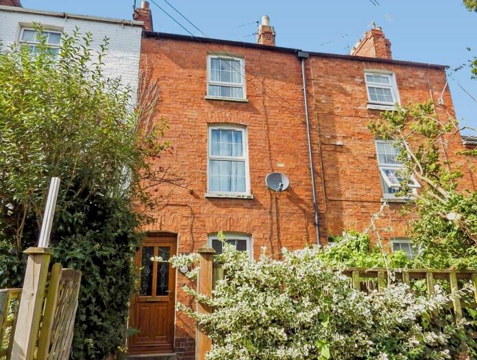 3 Bedroom Terraced House To Rent In Milton Street, Banbury, Oxon, OX16