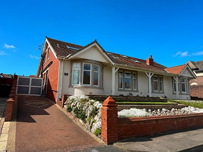 4 Bedroom Semi-detached Bungalow For Sale In Montpelier Avenue, Bispham, Blackpool, FY2