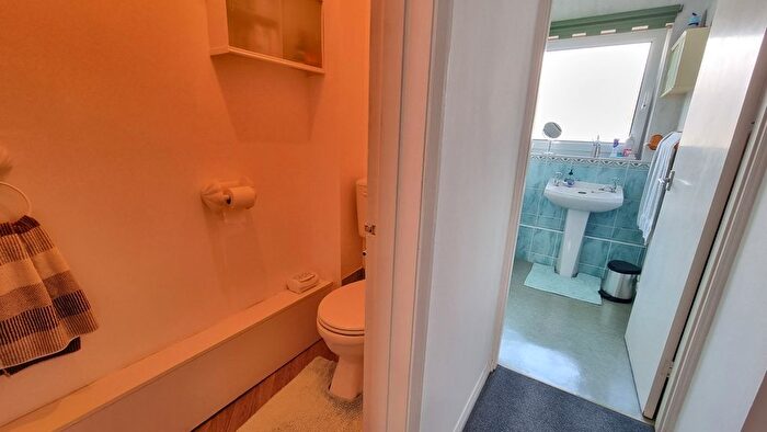 2 Bedroom Flat To Rent In Buckhurst Road, Bexhill On Sea, TN40