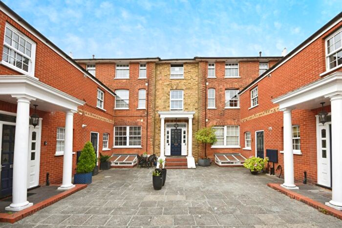 2 Bedroom Apartment For Sale In Baddow Road, Great Baddow, Chelmsford, CM2