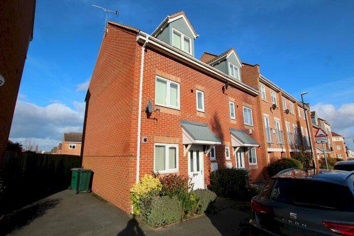 3 Bedroom Semi-Detached House To Rent In Common Way, Coventry, CV2