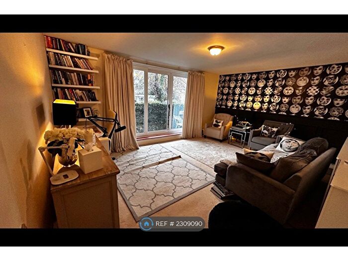 2 Bedroom Flat To Rent In The Brandries, London, SW20