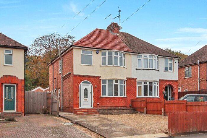 3 Bedroom Semi-Detached House For Sale In Hall Avenue, Rushden, NN10