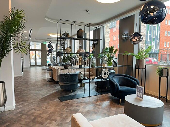 2 Bedroom Flat To Rent In Boundary Lane, Manchester, Greater Manchester, M15