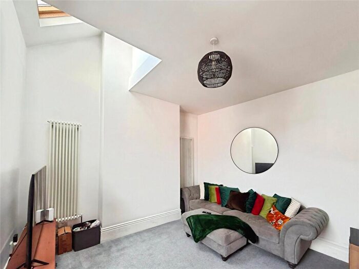 1 Bedroom Flat To Rent In Whitwell Road, Southsea, Hampshire, PO4